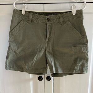 Eddie Bauer Olive Green Women's Cargo Shorts size 8